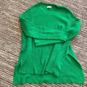 Crown & Ivy Split Hem Green Sweater